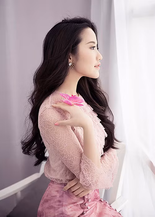 Tên tuổi của Xuân Thảo luôn gắn liền với thiếu gia Phan Thành từ khi hai người vướng nghi vấn hẹn hò.