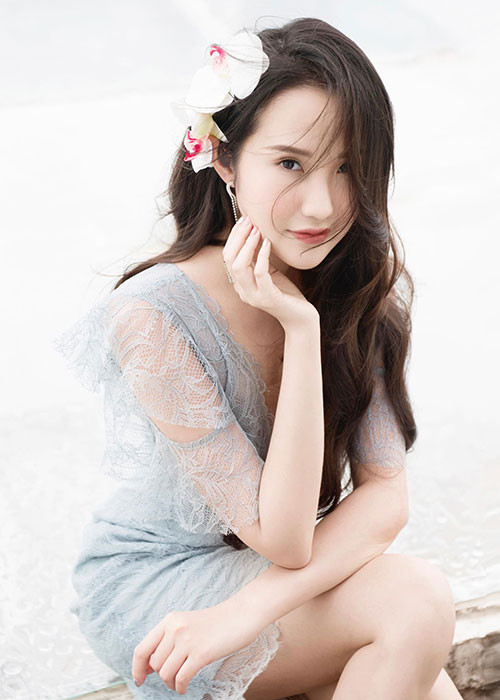 Bạn gái của Phan Thành sinh năm 1992, có học thức, giỏi giang, chơi đàn piano khá cừ.