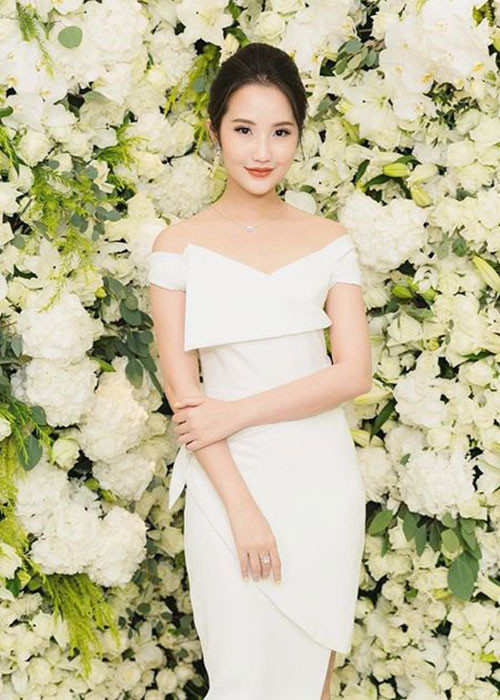 Xuân Thảo được khen ngợi về cả sắc lẫn tài. Cô luôn tỏ ra khéo léo trong chuyện giữ cho mối tình của mình với Phan Thành được yên bình.