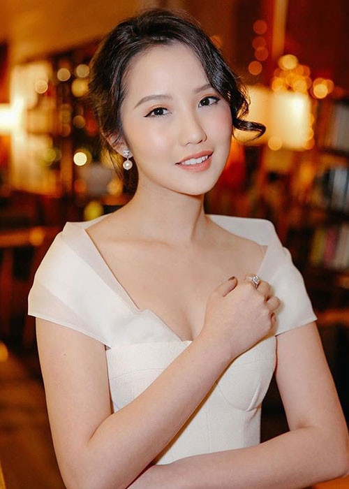 Trả lời người hâm mộ trên Instagram thích Phan Thành ở điểm gì, Xuân Thảo cho hay: "Đối với người thân thì sống rất thật, biết quý trọng tình cảm gia đình, thương em trai và ba mẹ".