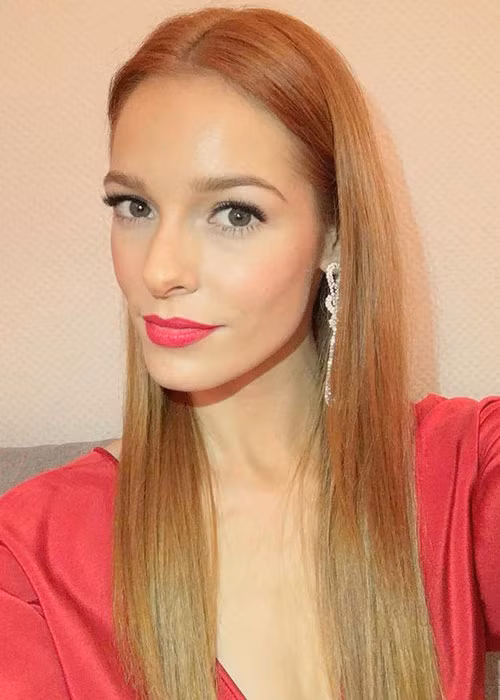 Ban đầu, Maeva được cử tham gia cuộc thi Hoa hậu Hoàn vũ Thế giới 2018 nhưng sau đó lại ghi danh ở đấu trường Hoa hậu Thế giới.