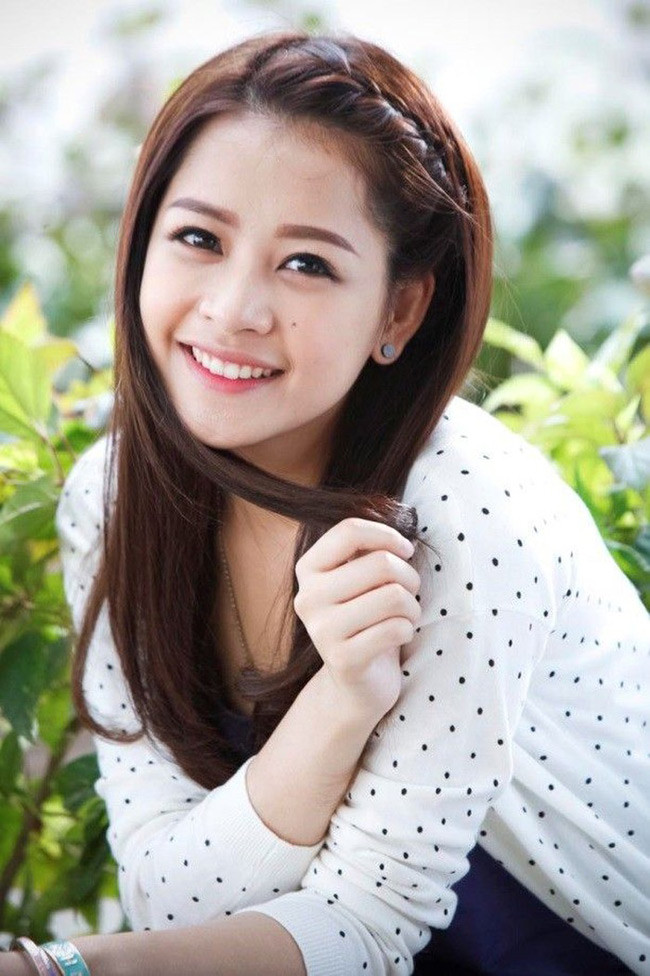 Cuộc thi Miss Teen 2009 đã đưa cô nữ sinh 16 tuổi Chi Pu đến từ trường THPT Lê Quý Đôn - Hà Nội trở thành thần tượng mới của giới trẻ Việt. Sở hữu khuôn mặt xinh đẹp, dễ thương cùng tài năng chơi piano, Chi Pu được biết đến với hình tượng hot girl trong sáng.