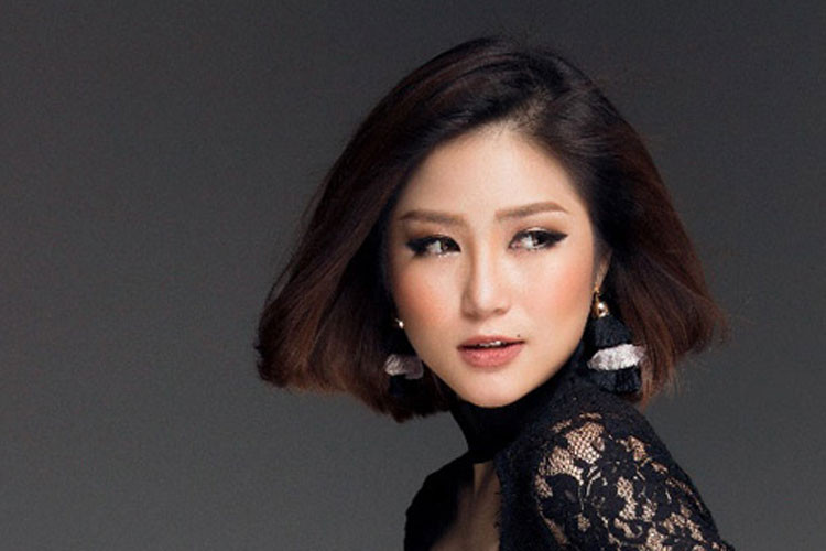 Đó chính là lý do để Hương Tràm quyết định lột xác để tạo dựng một hình ảnh hoàn toàn mới. Chỉ hơn 1 năm sau khi rời cuộc thi, Hương Tràm nhanh chóng giảm cân và thay đổi ngoại hình đáng kể.