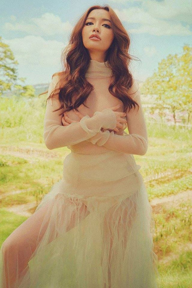 Một trong những hình ảnh quyến rũ của nữ ca sĩ trong album "Bùa yêu" mới ra mắt.