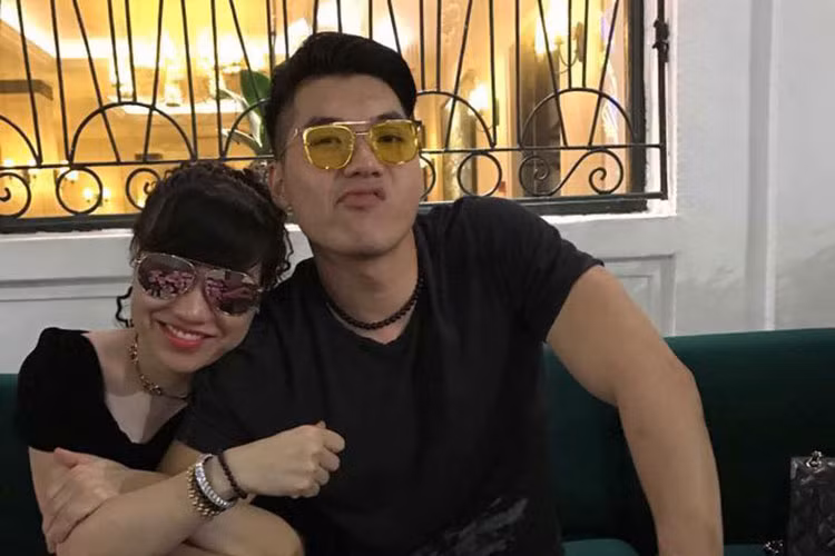 Hình ảnh Trương Nam Thành hạnh phúc bên bà xã hơn tuổi vẫn thường xuyên được chia sẻ.