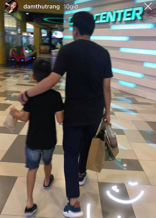 Đàm Thu Trang khoe ảnh Cường Đô la và bé Subeo nắm tay nhau kèm dòng chú thích: “Ngày của tôi”, khẳng định thêm mối quan hệ thân thiết giữa nữ ca sĩ và con trai riêng của bạn trai.