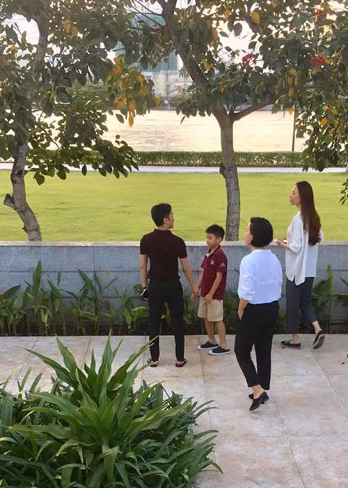 Sự tinh tế của Đàm Thu Trang trong việc chọn giày dép được nhiều người khen ngợi. Ảnh: Vietnamnet