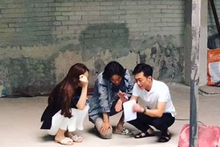 Bên Cường Đô la, Đàm Thu Trang không đi giày cao gót để tránh dìm hàng bạn trai.