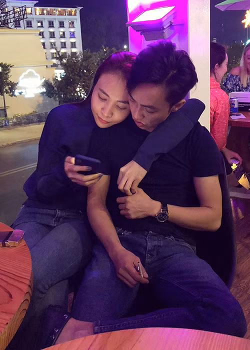 Soi gu thoi trang an y cua cap doi Dam Thu Trang - Cuong Do la