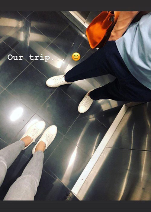 Hình ảnh nữ ca sĩ gốc Tày khoe đi giày đôi cùng bạn trai.