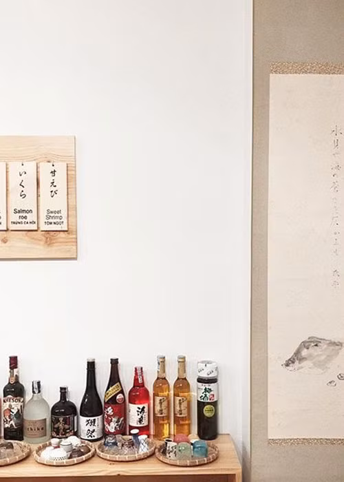 Hà Tăng hiện liên tục cập nhật hình ảnh chuyến đi kỷ niệm 6 năm kết hôn.