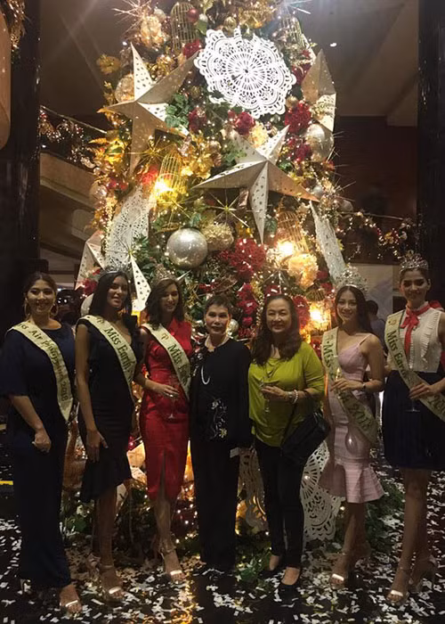 Hoa hậu Phương Khánh nổi bật tại sự kiện bởi vẻ rạng rỡ, gợi cảm.