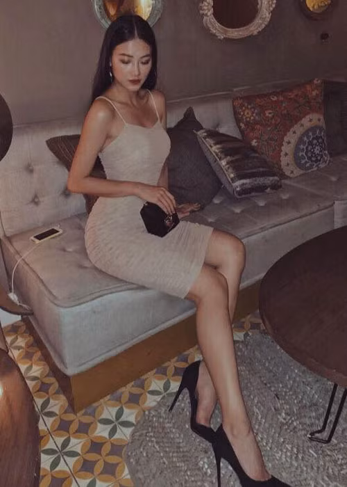 Hình thể của Tân Hoa hậu Trái đất Phương Khánh săn chắc nhờ tập luyện. Được biết, Phương Khánh rất chăm chỉ quấn bụng để có vòng eo con kiến.