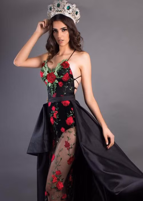 Chỉ số hình thể của Hoa hậu Lửa - Melissa Flores cũng đáng mơ ước. Đại diện Mexico cao 1m82, có số đo ba vòng 90-60-90.