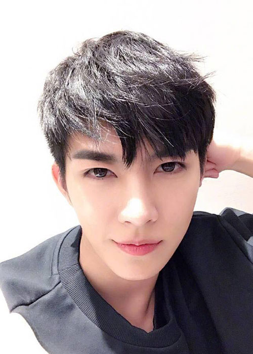 Bố mẹ của nam ca sĩ từng lấy cái chết ra để uy hiếp con trai.