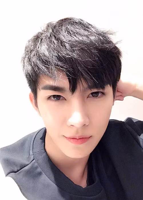 Bố mẹ của nam ca sĩ từng lấy cái chết ra để uy hiếp con trai.