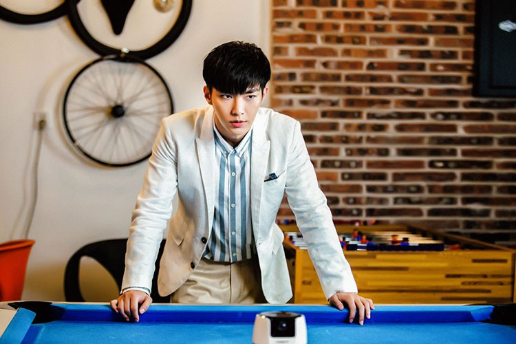 Từ khi bước chân vào làng giải trí, Viêm Á Luân chưa từng công khai hẹn hò với bất kì ai.