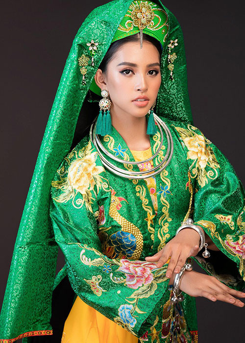 Phần thi Dances of the World tại cuộc thi Hoa hậu Thế giới không tính điểm nhưng lại rất được mong chờ. Ở phần thi này, các thí sinh sẽ thể hiện khả năng nhảy múa trong trang phục đậm màu sắc dân tộc. Năm nay, đại diện Việt Nam - Hoa hậu Trần Tiểu Vy mang đến phần thi này trang phục múa chầu văn.