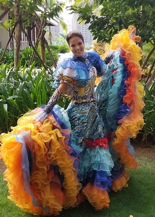 Trang phục của đại diện Venezuela lấy cảm hứng từ loài chim.