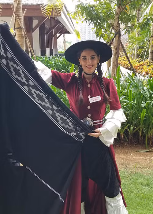 Đại diện Argentina nhảy điệu múa truyền thống được gọi là Chacarera ở phần thi Dance of the World.