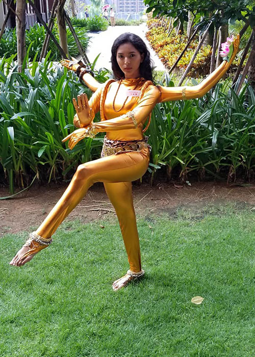 Người đẹp đến từ Guyana lại khoác lên mình bộ trang phục của vị thần Nataraja.