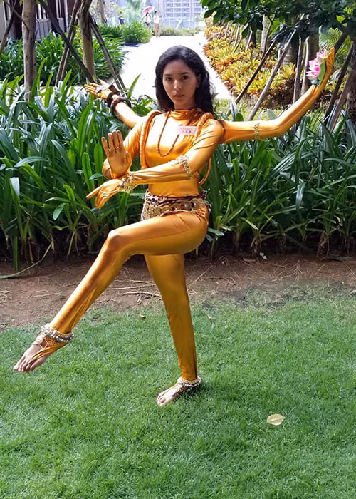 Người đẹp đến từ Guyana lại khoác lên mình bộ trang phục của vị thần Nataraja.