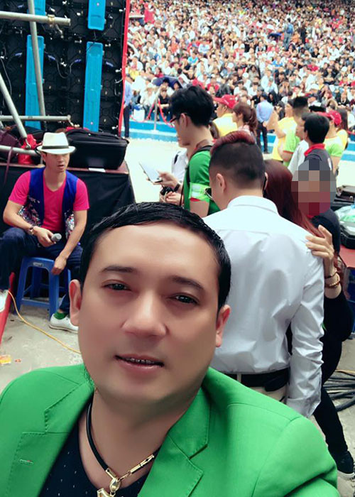 Chiến Thắng rất miệt mài đi diễn tỉnh. Anh biểu diễn từ lễ kỷ niệm, khai trương đến đám cưới tại bất kỳ tỉnh thành nào.