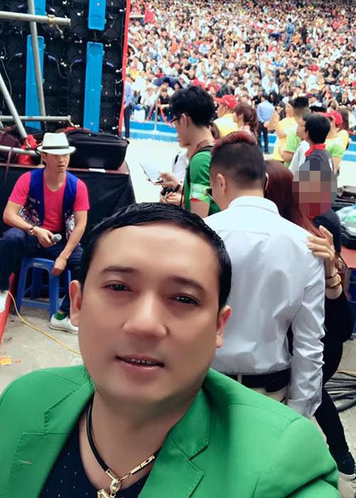 Chiến Thắng rất miệt mài đi diễn tỉnh. Anh biểu diễn từ lễ kỷ niệm, khai trương đến đám cưới tại bất kỳ tỉnh thành nào.