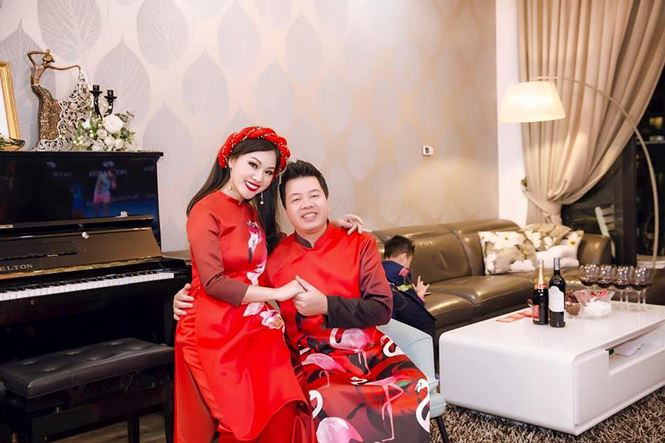 Phòng khách rộng rãi theo phong cách hiện đại sang trọng.