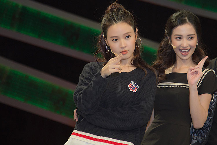 Hình ảnh Midu xinh đẹp không kém cạnh đàn em kém cô 5 tuổi Jun Vũ.