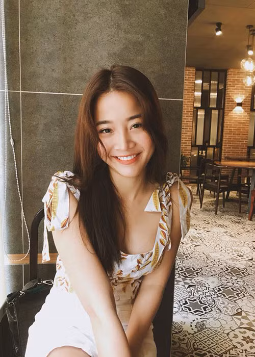 Cô bạn thân làm người thứ ba trong MV của Hương Giang hiện hẹn hò với một chàng người mẫu nước ngoài.