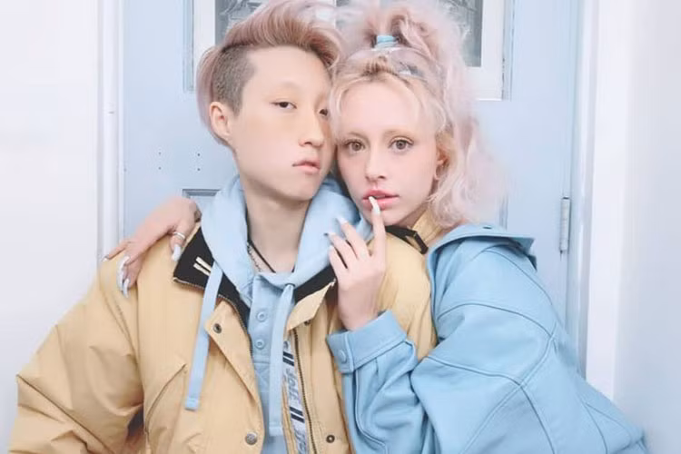 Cặp đôi công khai những hình ảnh ngọt ngào bên nhau và dành cho nhau những lời có cánh.