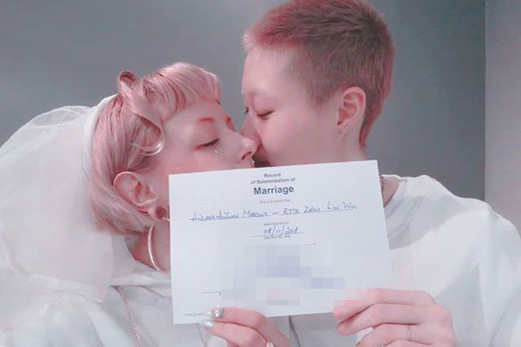 Mới đây, cặp đôi bất ngờ tuyên bố đã đăng ký kết hôn ở Canada trước khi trở về Hong Kong để định cư.