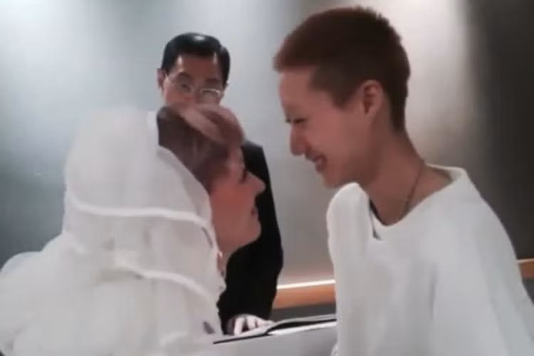 Con gái của Thành Long cho biết muốn xây dựng gia đình riêng và không muốn trở về bên mẹ Ngô Ỷ Lợi.