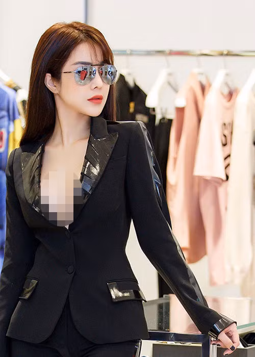 Bạn thân của Đàm Thu Trang nhiều lần vướng nghi vấn dao kéo gương mặt nhưng cô một mực phủ nhận.