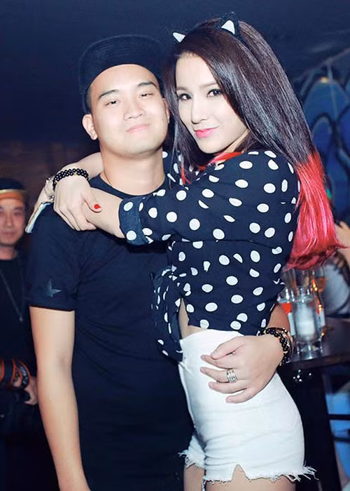 Diệp Lâm Anh cũng đang hạnh phúc bên nửa kia của mình.
