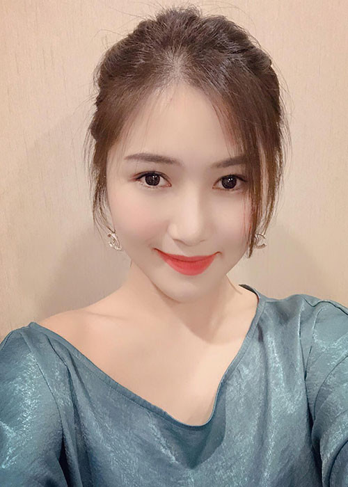 Sau 6 năm bước vào làng giải trí, nữ ca sĩ Hương Tràm hiện là cái tên rất đắt show.