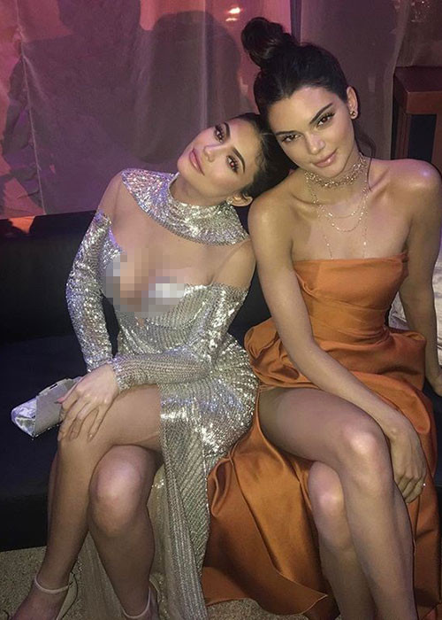 Siêu mẫu thế hệ 9X có hậu phương vững chắc là các chị em nổi tiếng, xinh đẹp.