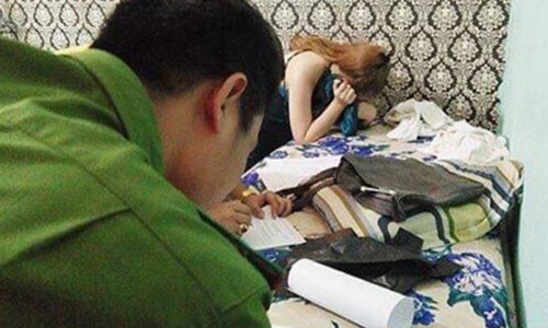 Nu nhan vien ban dam o tiem Massage 1 trieu dong/luot