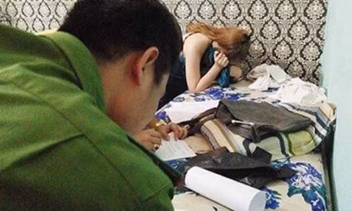 Nu nhan vien ban dam o tiem Massage 1 trieu dong/luot