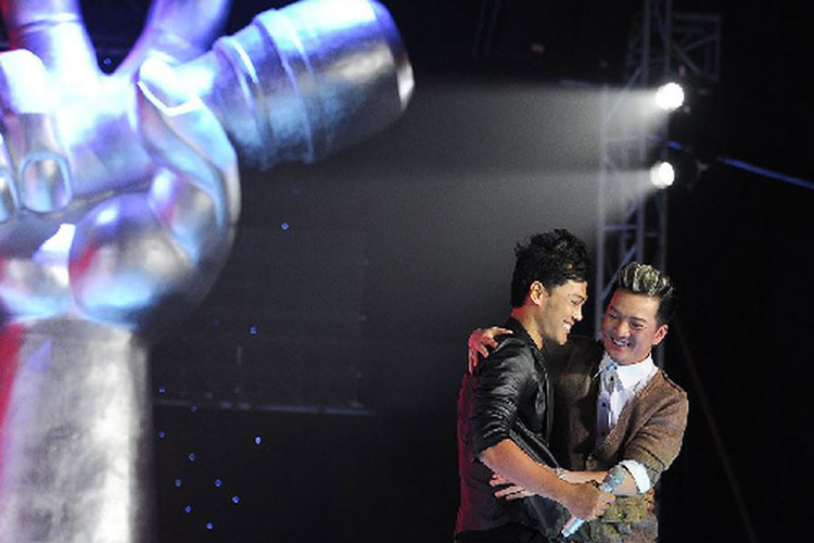 Sau Song ca cùng thần tượng, Phan Ngọc Luân thay đổi về ngoại hình lẫn giọng hát bởi vậy, Đàm Vĩnh Hưng đã không nhận ra Phan Ngọc Luân tại cuộc thi Giọng hát Việt 2012 . Ảnh: Giáo dục Việt Nam