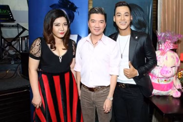 "Ông hoàng nhạc Việt" đến mừng Ngọc Luân - Xuân Nghi ra mắt sản phẩm âm nhạc vào năm 2014. Ảnh: Ngôi sao