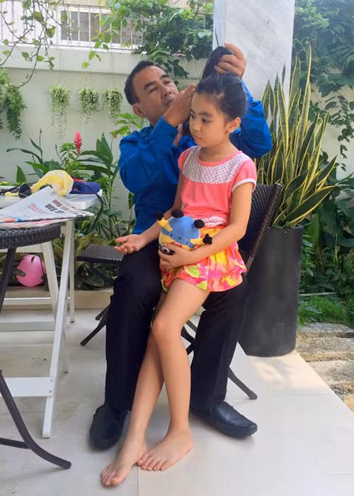 Nam MC "Vượt lên chính mình" nỗ lực bù đắp cho các con thay cho thời gian vắng nhà vì công việc.