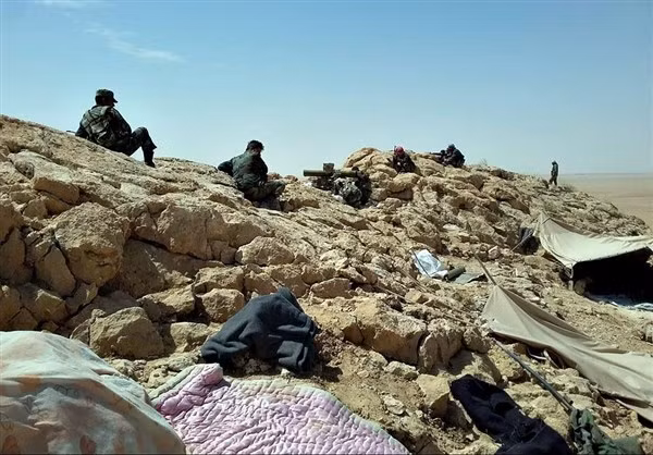 Các binh sỹ quân đội Syria đang mở một mặt trận mới nhằm giải phóng hoàn toàn thành phố Deiz Ezzor và một căn cứ không quân khác hiện nằm dưới sự chiếm giữ của phiến quân IS.