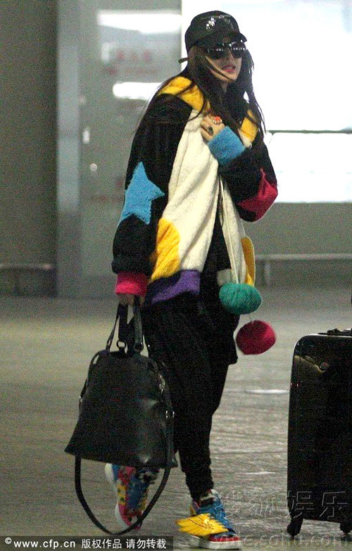 Không ít lần cô nàng bị chê bai vì áo quần lôi thôi.