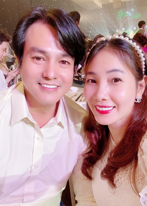 Cao Minh Đạt và vợ gửi lời chúc phúc đến vợ chồng Hồ Bích Trâm.