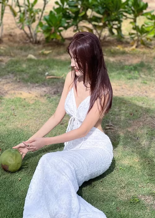 Hạ Lam của "Bão ngầm" lựa chọn Phú Quốc để nghỉ dưỡng.