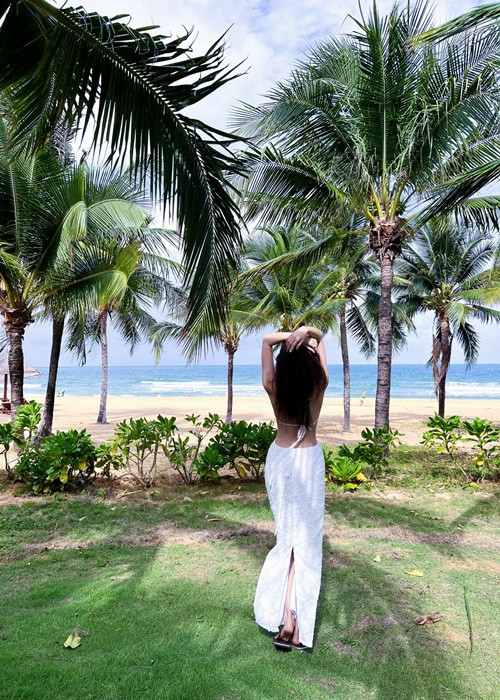 Cao Thái Hà liên tục đăng tải hình ảnh gợi cảm.