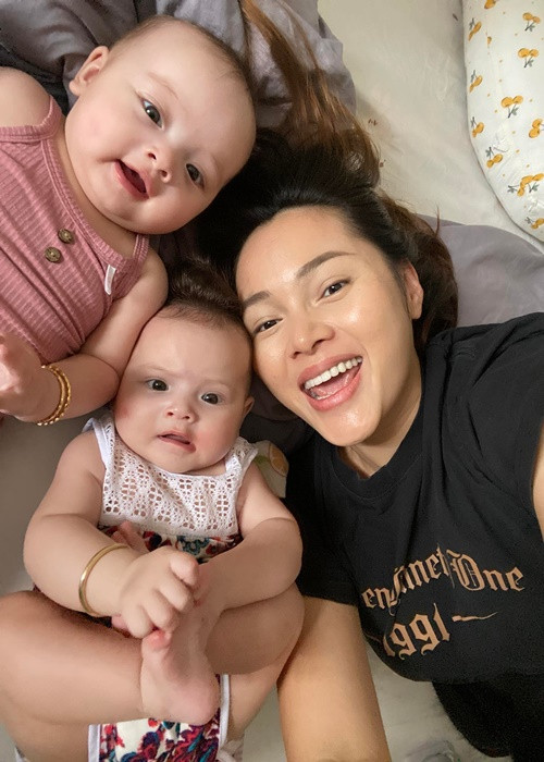 Diễm Châu luôn giữ tinh thần lạc quan tích cực dù làm mẹ đơn thân. Cô cho rằng vì mình là mẹ của bốn đứa trẻ nên cần phải mạnh mẽ.