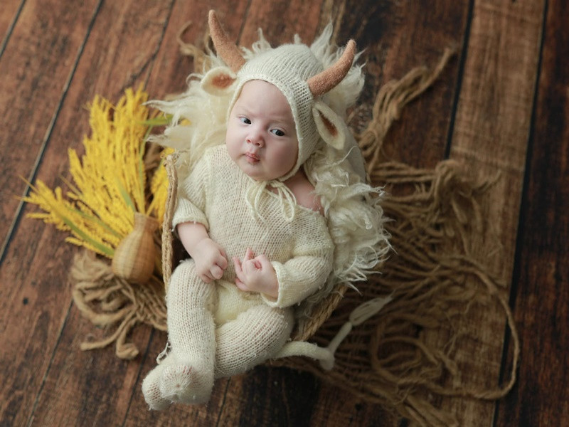 Diễm Châu chia sẻ trên Ngôi sao về quyết định làm thụ tinh nhân tạo: "Tôi bận quá, không rảnh hẹn hò và chưa có bạn trai. Vì thế tôi làm thụ tinh ống nghiệm để đảm bảo các con ra đời sẽ xinh đẹp, chỉ số IQ cao, sàng lọc được giới tính, bệnh trạng...".